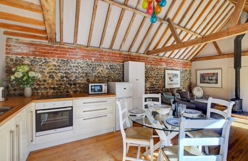 Roughton House | Hawthorne Cottage - Two Bedroom House, Sleeps 4