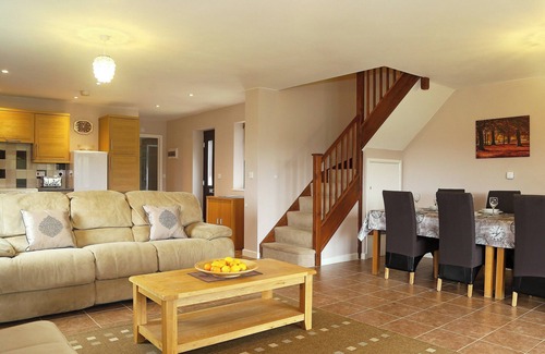 Maidstone Cottage | Hay Fields, Tilmangate Farm