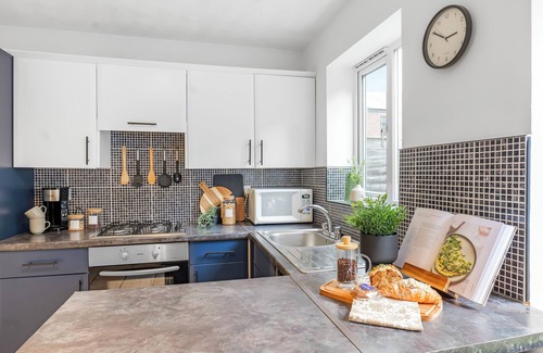 Haydock House | Haydock Home, Free Parking, WiFi, St Helens