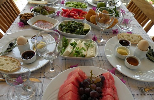 Mentese Hotel | HAYITBÜKÜ AHŞAPEVLERİ