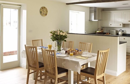 Thatcham Apartment | Hayloft at Manor Farm Courtyard Cottages