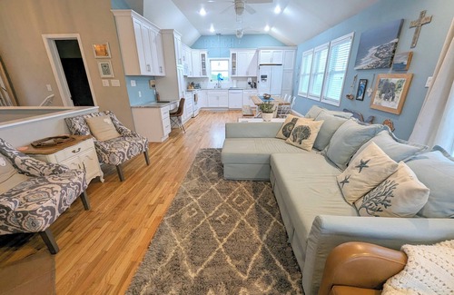 Colington House | Hayman Hideaway: Rare Westside ocean view!