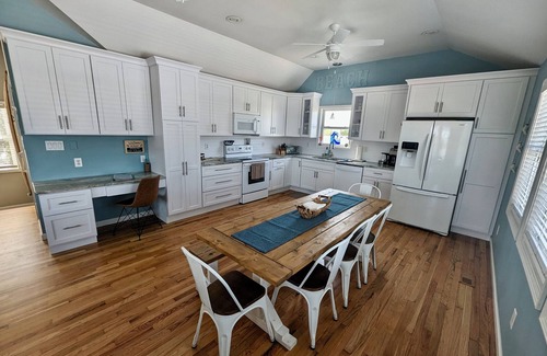 Colington House | Hayman Hideaway: Rare Westside ocean view!