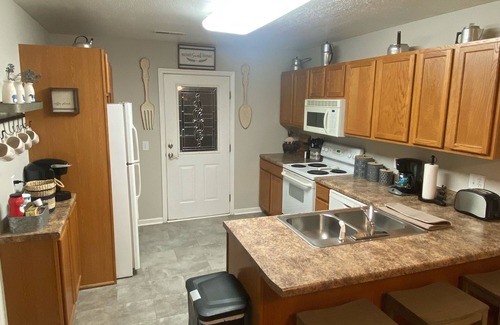 Pigeon Forge Ski Chalet | Haymon Hideaway. 4BR/3Bath Rental. Ideal Location in Pigeon Forge!