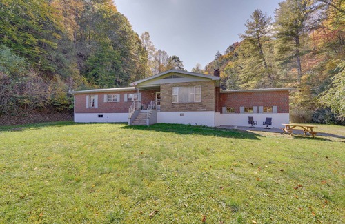 Haysi House | Haysi Nature Getaway w/Fire Pit & On-Site Creek!