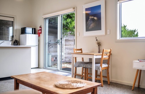 Coles Bay Apartment | Hazards Escape - the Short Stack