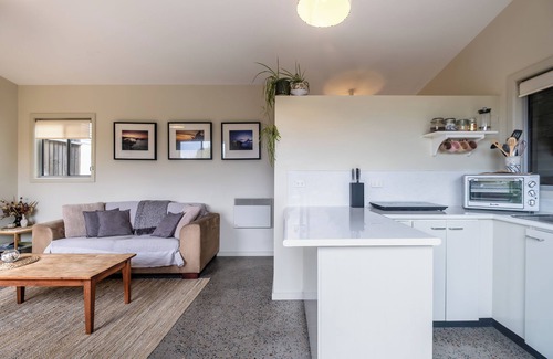 Coles Bay Apartment | Hazards Escape - the Short Stack