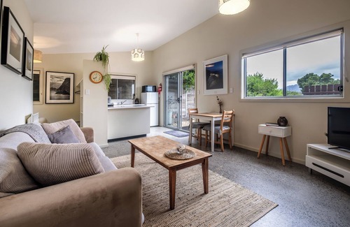 Coles Bay Apartment | Hazards Escape - the Short Stack