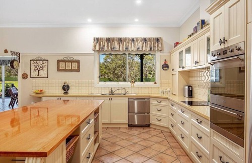 Cowes House | Hazel Mere by Ready Set Stay- Large Deck & WiFi
