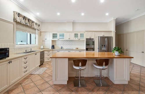 Cowes House | Hazel Mere by Ready Set Stay- Large Deck & WiFi