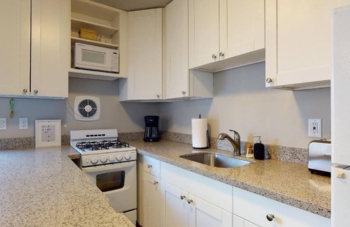 Snohomish Apartment | Hazel's Hideaway: A/C in walkable neighborhood