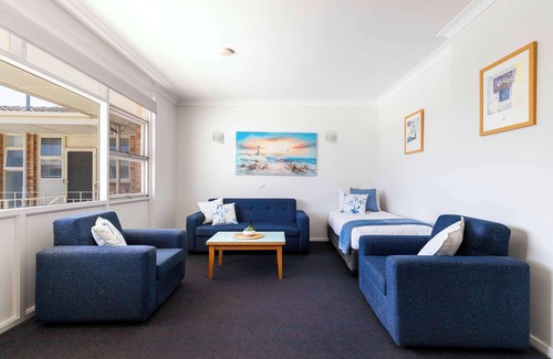 Glenelg Apartment | Hazel's Hideout: 1 BDRM Glenelg