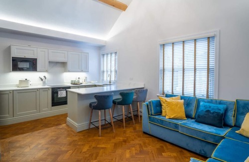 Crawley Apartment | Hazelwick Apartment Is a wonderfuk 2 bedroom Apartment in Crawley with street parking