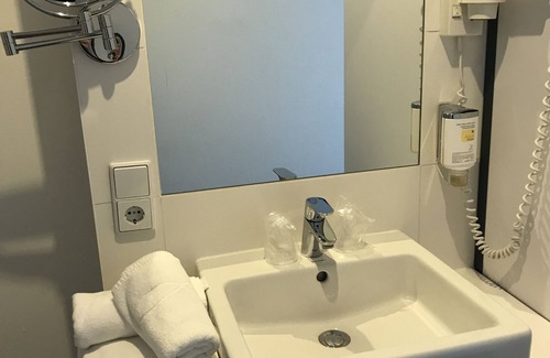 Wiener Neudorf Hotel | HB1 Budget Hotel - contactless check in