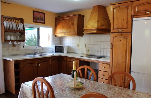 Santa Lucia House | HC Santa Lucia Beautiful Views Wifi air Conditioning Solarium Terra Pool.