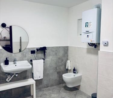 Chivasso Apartment | Hd Guesthouse Oasi urbana con parcheggio privato gratuito, fronte stazione