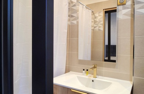 Parmain Hotel | HDG Appart's Hotel Gare de L'Isle Adam