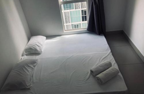 Seri Kembangan House | He and Me Homestay