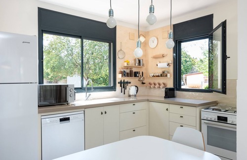 Ben Ami House | Health, Nature, Culture, Tours & Tastes in the Village