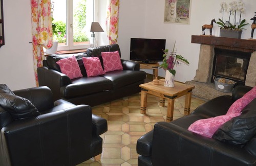 Plevin House | Heart of Brittany Traditional 3 bed Breton cottage sleeps 6 nestled in nature
