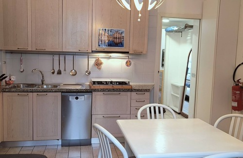 Chinatown Apartment | Heart of chinatown, pedestrian zone, go on foot to Center and the Sempione park