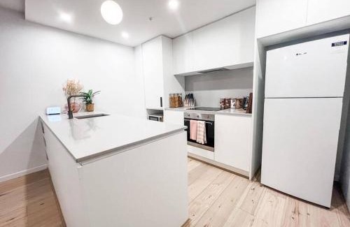 Reid Apartment | Heart of City - Pool - Parking - Self check-in