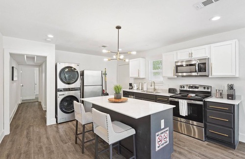 Oak Cliff House | Heart of Dallas, 2-BD Yard in Bishop Arts