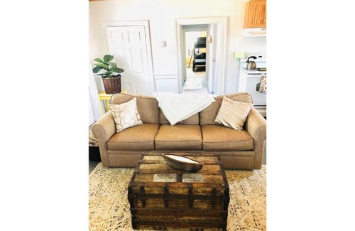 North East Apartment | Heart of Downtown NE Main ST!