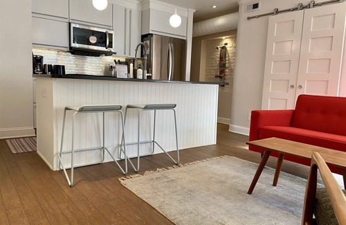 Mount Pleasant Apartment | Heart of Mount Pleasant - with parking!