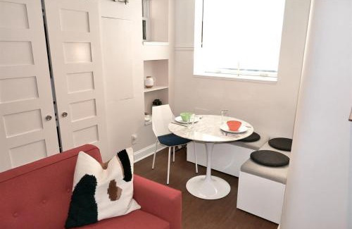 Mount Pleasant Apartment | Heart of Mount Pleasant - with parking