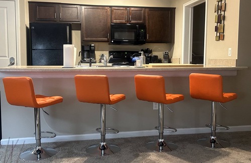 South Bend Apartment | Heart of Notre Dame, King Bed WiFi Shuttle Bus