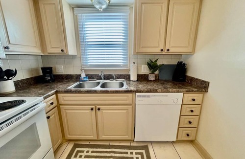 Joslyn Castle Apartment | Heart of Omaha, Steps to UNMC and Dining