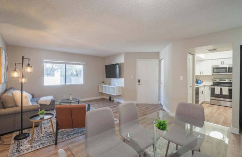 Cox Heights Apartment | Heart of Scottsdale | Pool, Gym, Balcony, Parking