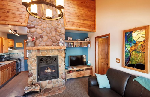 Schroeder Cottage | Heart of Superior Lake Cabin: 15 Mi to Lutsen Mtn!