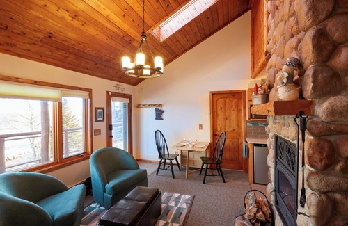 Schroeder Cottage | Heart of Superior Lake Cabin: 15 Mi to Lutsen Mtn!
