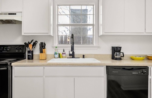 Westfield Condo | Heart of Tarrytown: Austin Retreat near DT and UT