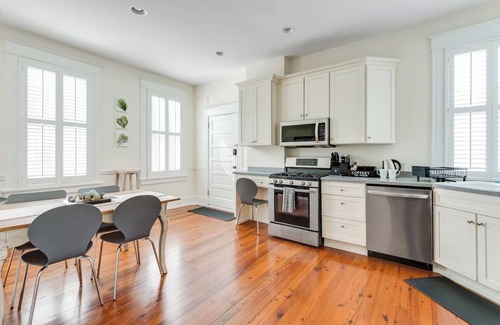 Fan District House | Heart of the Fan: 2BR/2BA Strawberry Street Stay