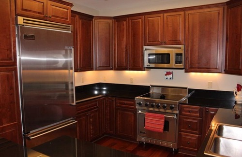 Oxford Condo | Heart of the Square-Walk to Grove!