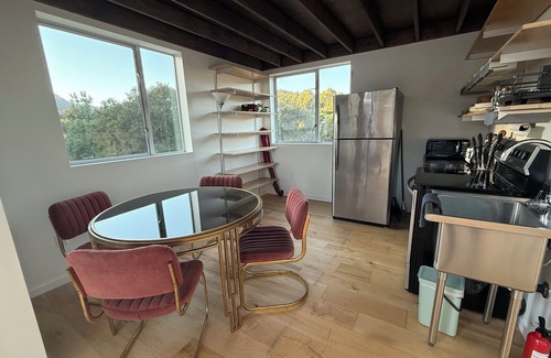 Topanga Apartment | Heart of Topanga Sunset Suite