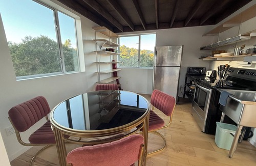 Topanga Apartment | Heart of Topanga Sunset Suite