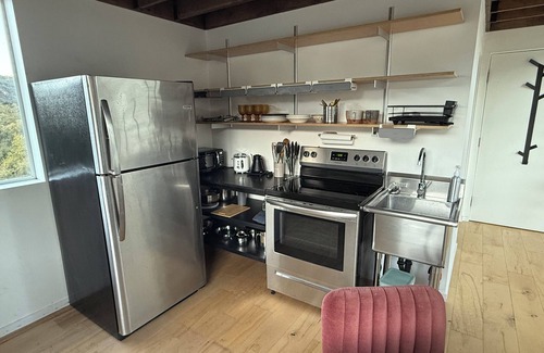 Topanga Apartment | Heart of Topanga Sunset Suite