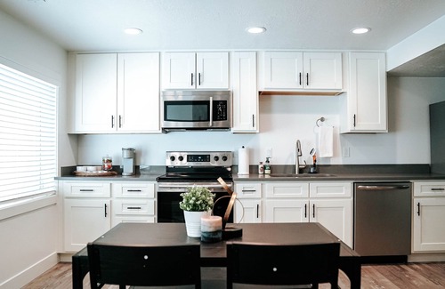 Vineyard House | Heart of Utah County near BYU, UVU, and Sundance