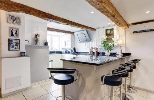 Valbonne House | Heart Of Valbonne