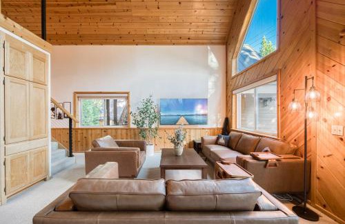 Truckee House | Hearthlight Cabin at Tahoe Donner by Tahoe Getaways - Pet-Friendly 3BR w Guest Suite