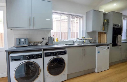 Stonnall House | Heartlands House 7 x Bedrooms near NEC