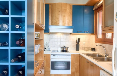 Kea House | Hearty Pool - Comfortable Accommodation with Pool and Sea Views
