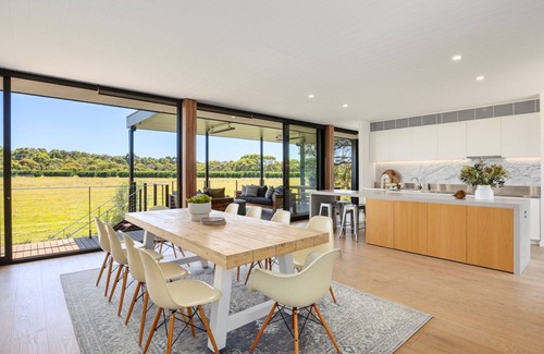 Flinders House | Heated Plunge Pool and Tennis Court - Flinders