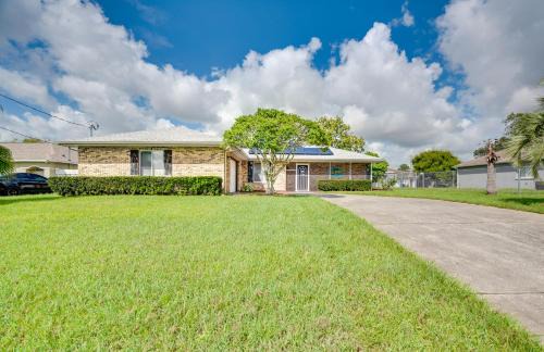 Spring Hill House | Heated Pool and 4-in-1 Grill Spring Hill Haven!