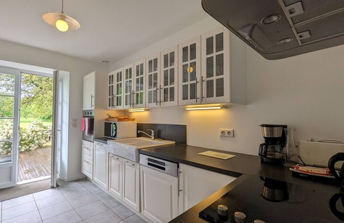Ardentes Cottage | Heated Pool, Canoeing, Fishing, near Châteauroux and George Sand's House