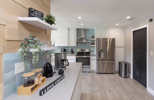 Fontainebleau House | Heated Pool Family-Friendly Near Miami Hotspot